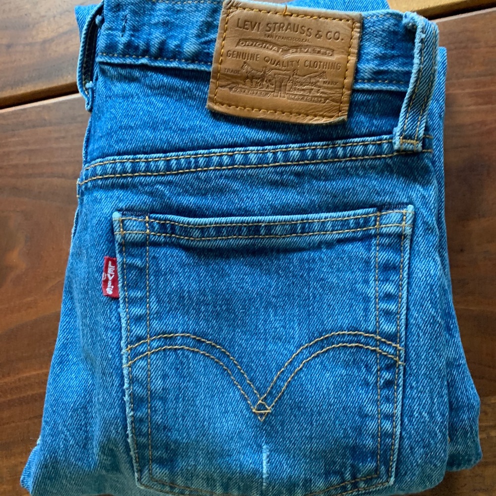 Levi’s wedgie fit mom jeans